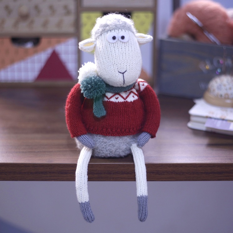 Adorable Knitted Sheep Pattern: Meet Simon! - Main Image